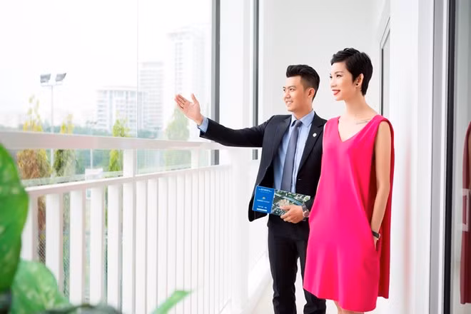 20 năm gắn bó với ngành giải trí, siêu mẫu Xuân Lan trải qua không ít thăng trầm. Người đẹp chia sẻ nhiều lúc cảm thấy mệt mỏi và muốn dừng chân nhưng tình yêu nghệ thuật vẫn thúc đẩy cô đi tiếp.