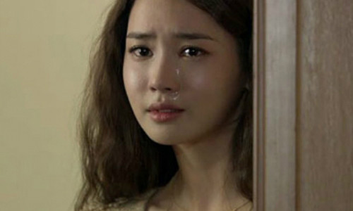 Thủy vội vã lặng lẽ bỏ ra đi ngay trong đêm tân hôn và chỉ để lại chiếc nhẫn cưới cùng chiếc váy cưới đẹp đẽ. Ảnh minh họa.