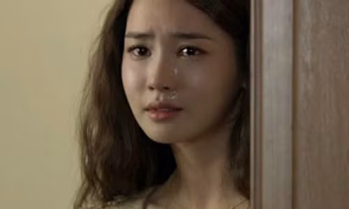 Thủy vội vã lặng lẽ bỏ ra đi ngay trong đêm tân hôn và chỉ để lại chiếc nhẫn cưới cùng chiếc váy cưới đẹp đẽ. Ảnh minh họa.