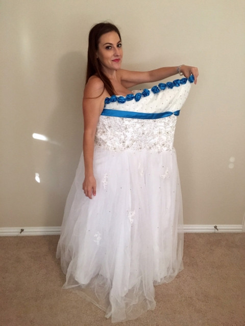 Nhiều người đã không thể tin nổi cô nàng 23 tuổi này có thể giảm cân một cách ngoạn mục đến vậy. Không chỉ bỏ ra một số tiền lớn, mà cô nàng đang được dân mạng quan tâm này đã phải đổ biết bao giọt mồ hôi và nước mắt mới có thể “ngẩng mặt” nhìn thế giới. Cô gái tên SLyndsey Hoover đã từng nặng tới 144 kg và ngay kể cả khi ngày trọng đại nhất đời cô đến, bản thân cô cũng luôn trở thành đề tài cho mọi người đùa giỡn. Khi đó, nhiều người nói cô ôm chú rể như người mẹ ôm đứa con nhỏ.