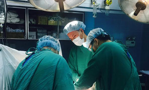 Phau thuat thanh cong ca chan thuong nang hiem gap