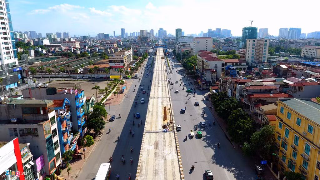 Công trình trên đường Nguyễn Trãi đoạn qua trường Đại học Khoa học Xã hội và Nhân văn Hà Nội.