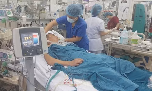 Ky deu thanh nien ngung tim dot ngot duoc cuu song