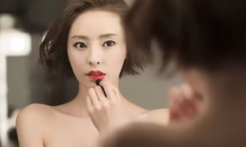 Cô hàng xóm độc thân hay thức khuya khiến chồng tôi ... khó ngủ Co hang xom doc than hay thuc khuya khien chong toi ... kho ngu