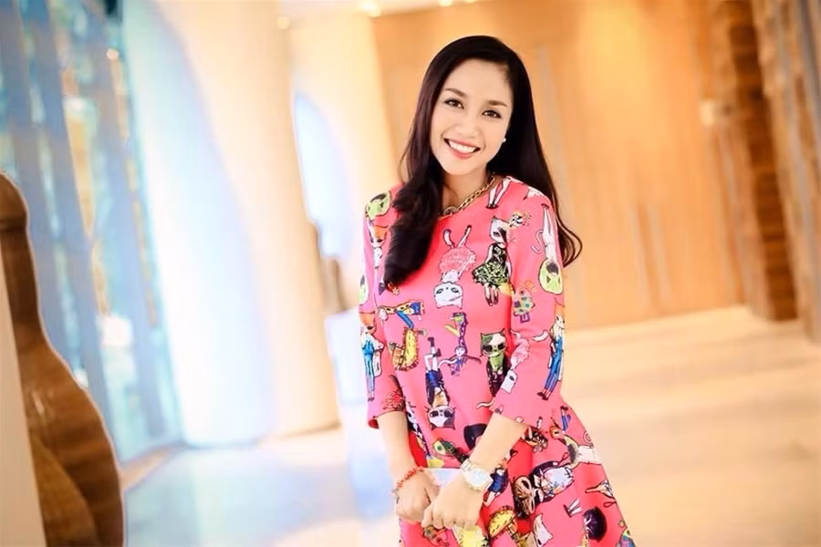 Bà mẹ bỉm sữa sở hữu vẻ ngoài tươi trẻ, hiện đại.