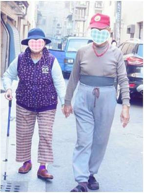 Đã nói với nhau sẽ “nắm lấy tay nhau”, hãy nắm thật chặt, cùng sánh bước trên mọi nẻo đường đời...