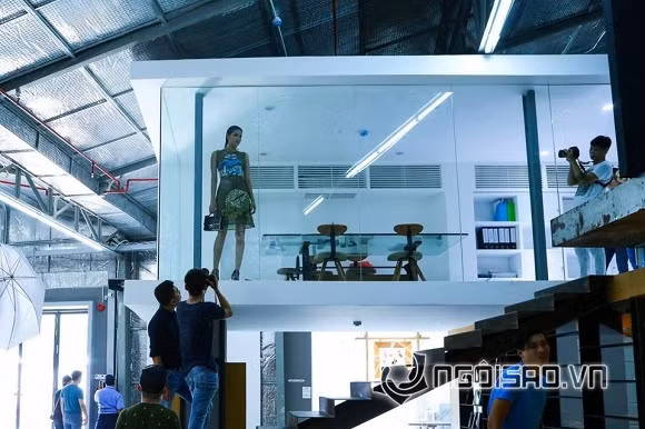 Những hình ảnh hậu trường buổi chụp hình của Hoa hậu Hoàn vũ 2015.