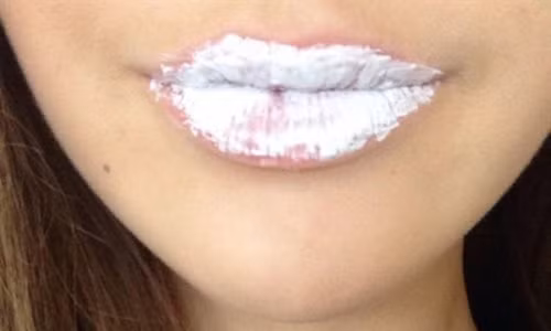 Moi tham tro nen hong hao sau 2 phut khi boi thu nay