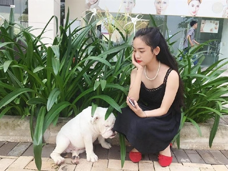 Trước đó cô còn từng khoe đồng hồ nửa tỉ của mình.