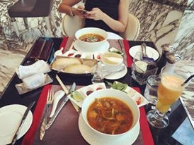 Những bữa ăn cầu kì, dành cho giới nhà giàu thường xuyên được Thúy Vi chia sẻ trên trang cá nhân.