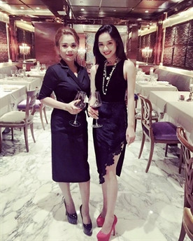 Cô làm người mẫu ảnh, người mẫu game..