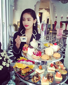 Trong số những hot girl, Thúy Vi là cái tên phủ sóng hình ảnh rộng khắp hiện nay.