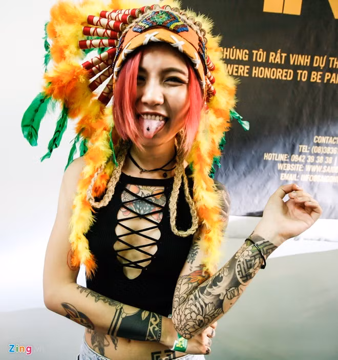 Từng theo ngành Du lịch khách sạn, song với đam mê ghi dấu các tác phẩm nghệ thuật lên người, 9X quyết định dừng việc học và thực hiện ước mơ trở thành thợ xăm.