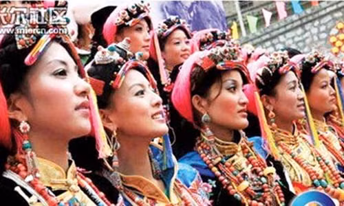 Di tim dau tich vuong quoc dan ba