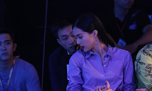 Hạ Vi công khai tình cảm với Cường Đô la bằng cách cả hai cùng tham dự sự kiện.