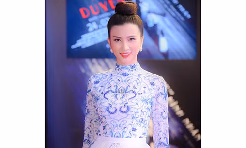 Nguoi dep chuyen dong phim kinh di ngu voi ma chia se chuyen...