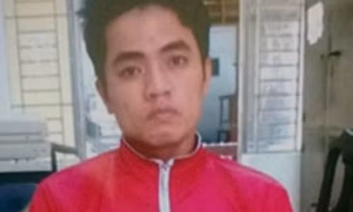 Cường bị bắt giữ theo lệnh truy nã. Ảnh PC 52 Đà Nẵng cung cấp.