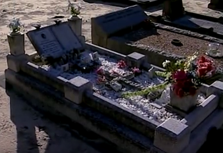 Nhờ cải tạo tốt, John ra tù trước thời hạn 5 năm. Ngôi mộ của người yêu là nơi đầu tiên mà anh tới sau ra khỏi trại giam. John đã trở thành người tự do, nhưng tư tưởng thì chưa. Về mặt pháp lý, anh vẫn là một kẻ từng giết người.