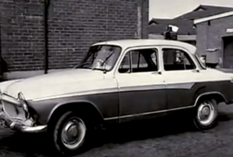 Khi cảnh sát xem xét xe Simca đời 1963 của John, họ thấy một vết lõm lớn ở phần trước và vết máu mới ở thanh hãm xung. Vì thế họ nghi John tông xe vào người yêu và thẩm vấn anh trong nhiều giờ. Bất ngờ thay, John thừa nhận anh đã tông xe vào nạn nhân. "Chúng tôi cãi vã. Tôi quyết định dọa Rosemary bằng cách lao xe vào cô ấy. Nhưng tôi mất lái và xe tông rất mạnh vào Rosemary khiến cô ấy ngã", nhóm điều tra viên ghi như vậy trong biên bản thẩm vấn John.