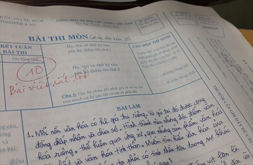 Cô còn khiến người ta nể phục khi khoe điểm tuyệt đối môn Cơ sở Văn hóa Việt Nam.