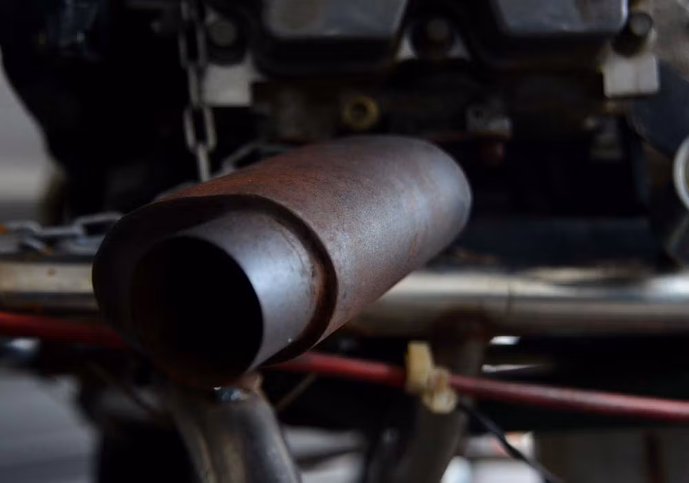 Ống xả của máy bay.