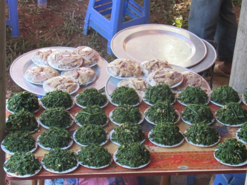 Món rau rớn đặc sản núi rừng có trong mâm cỗ.