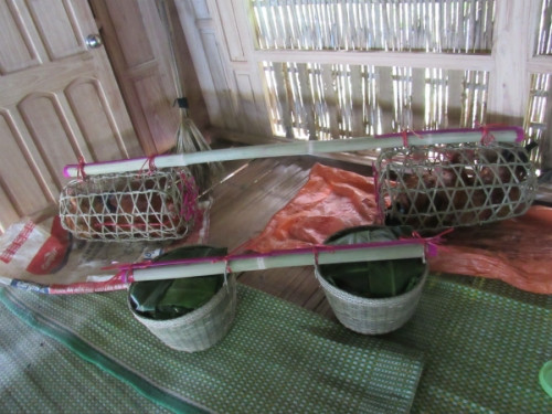 Lễ vật được nhà trai chuẩn bị mang sang nhà gái.