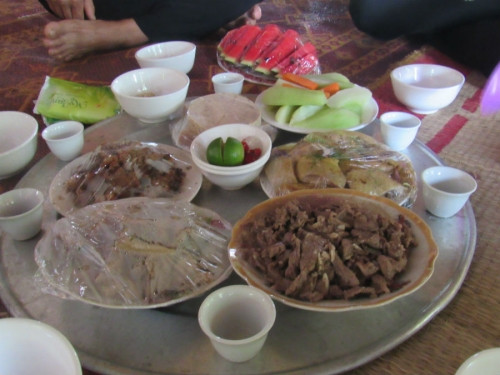 Mâm cỗ đám cưới của người Tày.