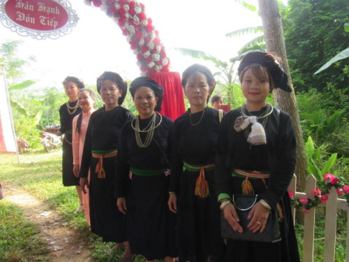 Đoàn tiếp đón khách bên nhà trai.