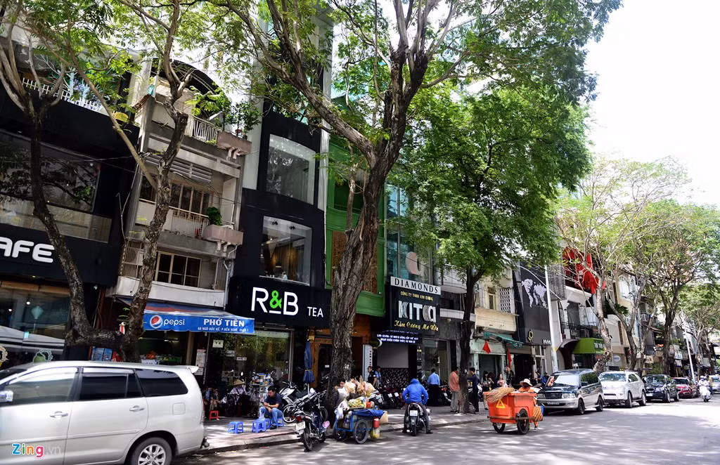 Nằm ở khu vực đắc địa, sầm uất với nhiều cao ốc văn phòng, du khách qua lại nên hầu như mặt tiền các tuyến đường đều được cho thuê kinh doanh.