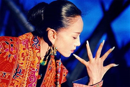 Chế độ dinh dưỡng là một bí quyết giữ dung nhan bên cạnh việc tập luyện chăm chỉ ở bất cứ độ tuổi nào. Cô tiết lộ bí quyết quan trọng nhất là đã bỏ ăn cơm và những thực phẩm đường bột trong nhiều năm để giữ cân nặng 45 kg. Việc không ăn cơm cũng giúp Dương Lệ Bình tươi trẻ, không nếp nhăn, không mụn. Ngoài ra bữa ăn của cô còn chứa nhiều món rau như mướp đắng, cải xào và ăn nhiều hoa quả.