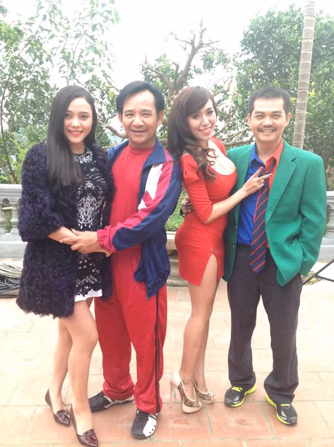 So với các đồng nghiệp nữ khác, Mai Thỏ có lợi thế hơn hẳn về đường cong cơ thể.