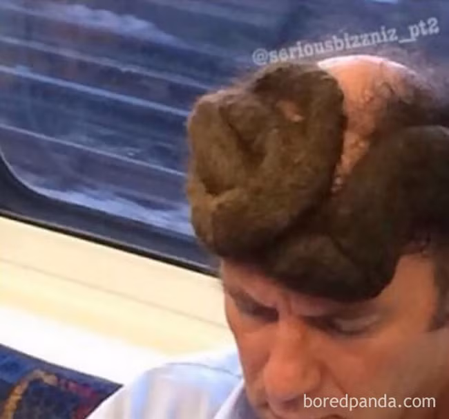 Đừng tưởng tượng linh tinh nhé! Đây là mái tóc tự nhiên thôi mà!