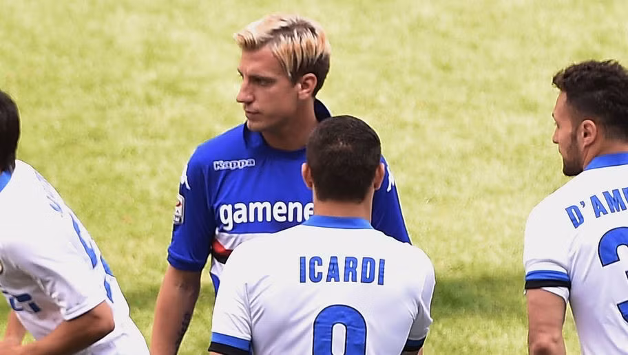 1. Mauro Icardi: Ví dụ tiêu biểu hàng đầu về hành vi cướp vợ bạn trong giới cầu thủ. Năm 2013, gia đình Maxi Lopez tan vỡ do có người thứ ba xen vào. Đáng buồn thay, kẻ phá vỡ hạnh phúc của Maxi lại chính là người đàn em thân thiết Mauro Icardi ở Sampdoria. Tiền đạo sinh năm 1993 phủ nhận mình là người cố tình phá hoại hạnh phúc gia đình ông anh. Thay vào đó, kẻ phản bội Wanda Nara có cảm tình với anh trước và chủ động tán tỉnh. Kể từ khi nếm trái đắng, Maxi Lopez phớt lờ Icardi mỗi khi 2 người gặp gỡ trên sân cỏ.