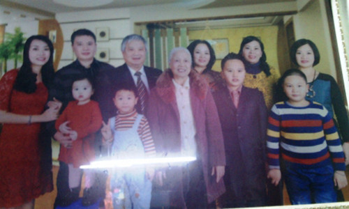 Gia dinh pho co hon 30 nguoi, 40 nam an chung mam, chung nha tam