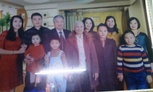 Gia dinh pho co hon 30 nguoi, 40 nam an chung mam, chung nha tam