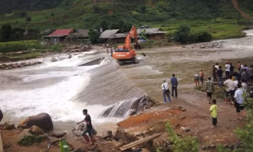 Xac minh 18 nguoi tu nan do sap lan vang o Lao Cai