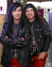 Anh cũng được nhiều người biết đến là ông chủ của tiệm may nổi tiếng. Vốn là người thông minh và chịu khó, ca sĩ Minh Thuận đã tự mày mò vừa cắt, vừa may đồ thời trang, đặc biệt chỉ may đồ cho ca sĩ, nghệ sĩ. Ca sĩ nổi tiếng như Bảo Yến, Nhã Phương, Lê Tuấn, Mỹ Huyền đều đến tiệm anh để được có những bộ đồ thời trang ưng ý nhất.