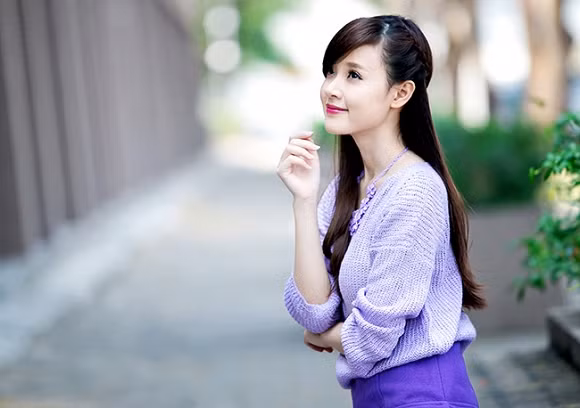 Trong suốt thời gian yêu và làm lễ đính hôn với thiếu gia trẻ có gia thế khủng, sở hữu bộ sưu tập xe không kém gì Cường Đô La, Midu rất kín tiếng cho đến tận khi những tấm ảnh về buổi đính hôn được phát hiện. Dù hiện tại, chuyện tình của cặp đôi đã kết thúc.