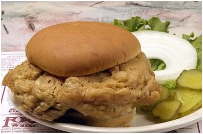 Sandwich óc bò rán Sandwich óc bò rán là món ăn phổ biến ở Ấn Độ, Trung và Nam Mỹ. Món này làm từ óc bò (có thể thay bằng óc bê hoặc óc lợn) rán chín, kẹp vào sandwich với cà chua, hành tây và sốt để thưởng thức.