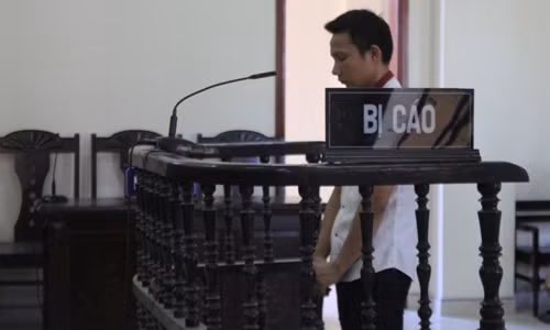 Vua ra tu lai vao tiep 17 nam vi… giup ban chuyen ma tuy