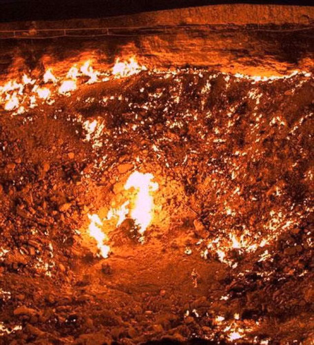 Năm 2010, tổng thống nước này là ông Gurbanguly Berdimuhamedow đã ra lệnh lấp cái hố, nhưng có vẻ như chuyện “đóng cửa địa ngục” vẫn chưa thể được diễn ra.