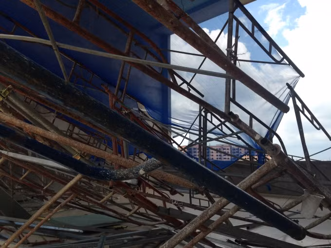 Sap gian giao tai chung cu Dream Home Luxury Go Vap, 3 nguoi bi thuong