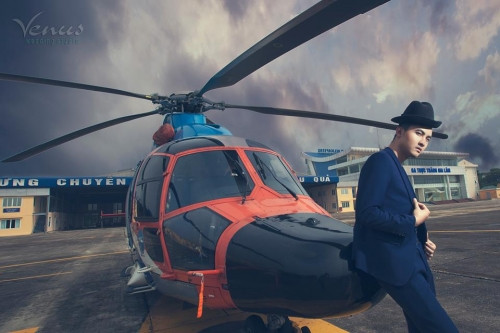 Bộ ảnh được thực hiện vào ngày 6/9 tại sân bay Gia Lâm. Được biết bộ ảnh này ekip đã phải rất vất vả để thực hiện được vì mưa nắng thất thường. Thế nhưng cuối cùng cũng đã được mọi người chia sẻ.