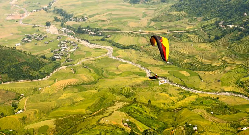  Dù lượn thú vị hơn nhiều khi bạn ngồi máy bay! Ảnh nguồn: Facebook.