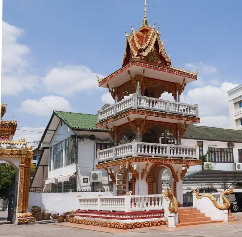 Tuyệt nhiên không có cảnh chen lấn, xô đẩy.