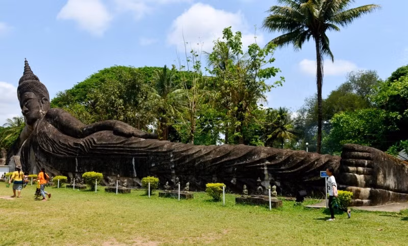 Hầu hết đều được xây dựng nguy nga, tráng lệ trong những khuôn viên rộng.