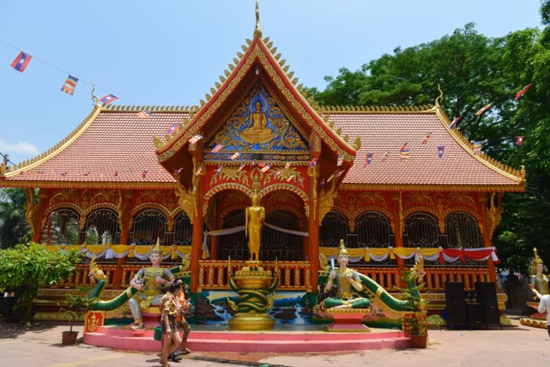 Ai đến trước hành lễ trước.