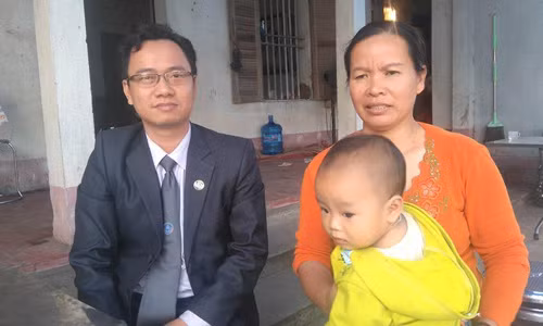 Luat su vu Han Duc Long tung bi chui boi toc ao thach thuc