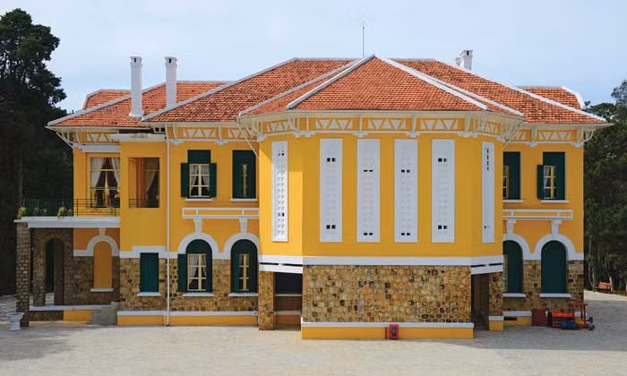 Mặt sau của tòa dinh thự từng thuộc sở hữu của cựu hoàng Bảo Đại đã tìm lại được vẻ đẹp xưa.